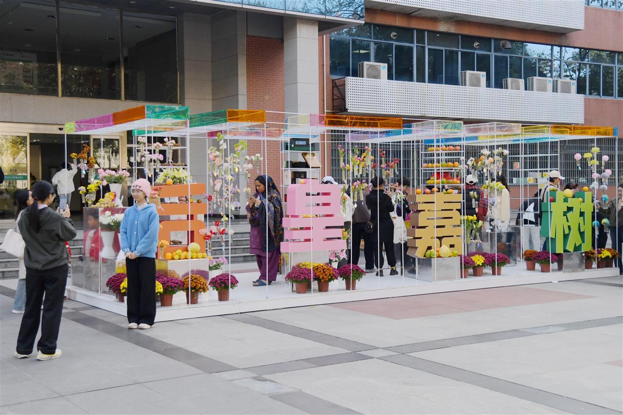 3-1 “生命格栅”艺术造型(徐行 摄).JPG 3-1 “生命格栅”艺术造型(徐行 摄).JPG