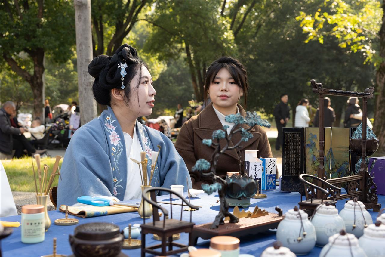 13 香道文化展示(学通社记者 赖德义 摄).JPG 13 香道文化展示(学通社记者 赖德义 摄).JPG